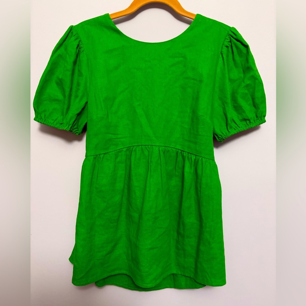 Scoop pretty green top with open back and bow